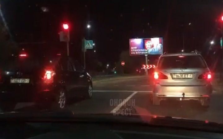 Читатель: Что-то здесь не так :)Видео снято на дорогах Бреста