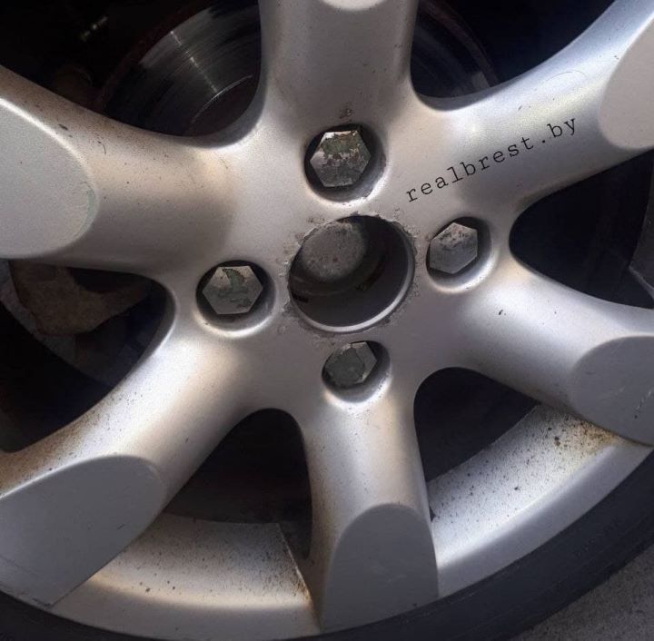 В Бресте стали пропадать с колес автомобилей не только колпачки с ниппелей, но и колпачки с дисков