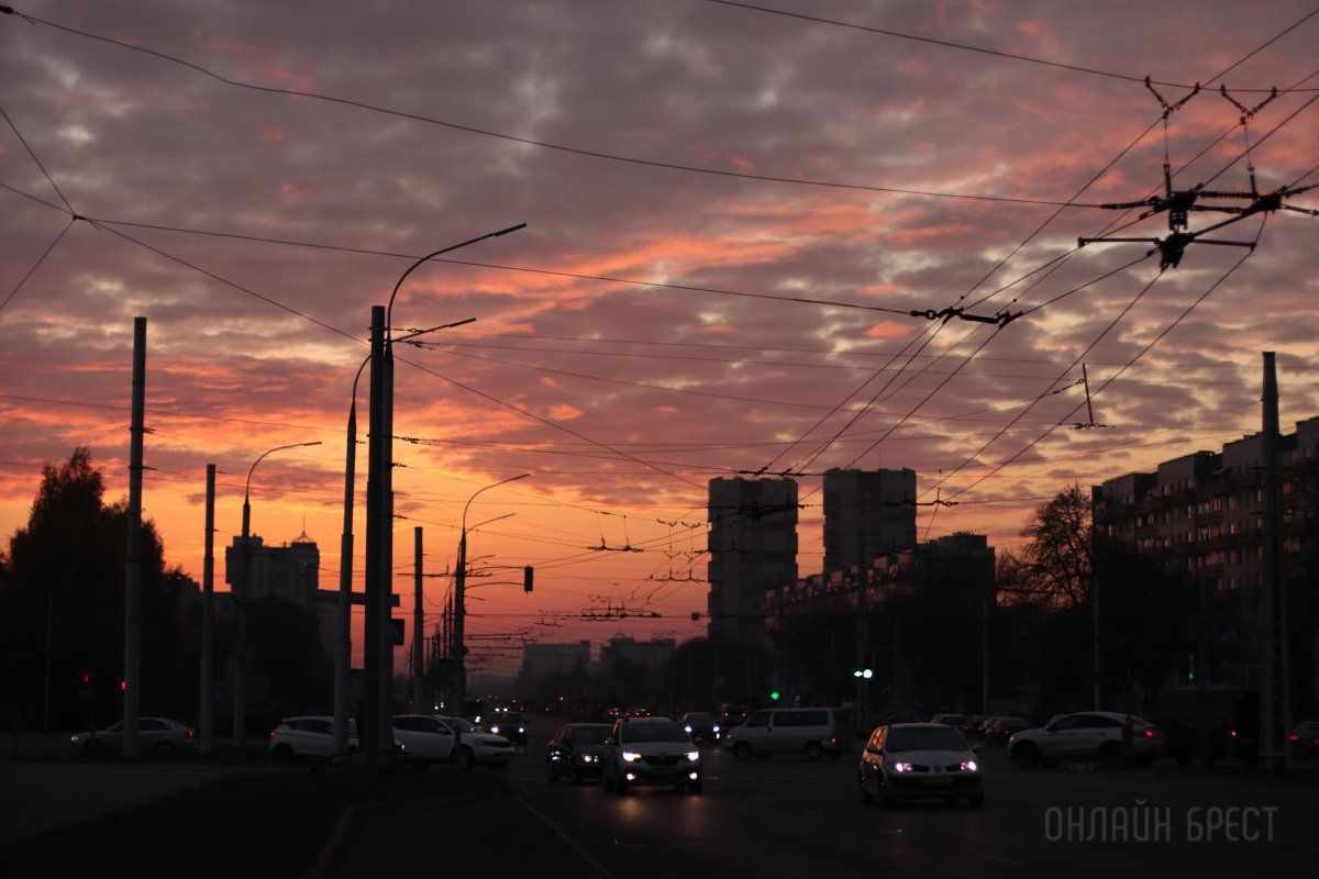 Сегодняшний закат в Бресте. Фото от наших читателей