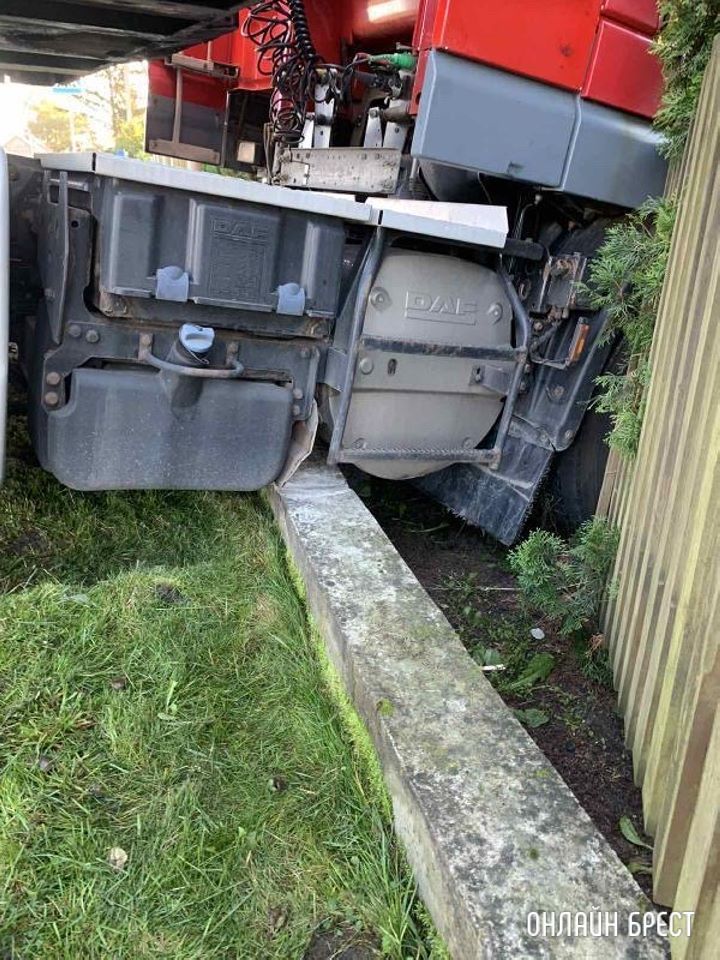 Брест, Катин Бор. Фура чуть не врезалась в жилой дом