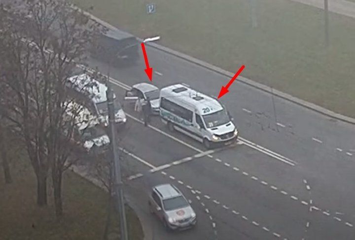 В Бресте водитель врезался в маршрутку и уехал с места ДТП