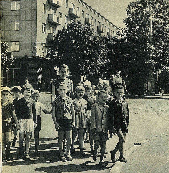 Угол улиц Гоголя и Ленина. Старое фото