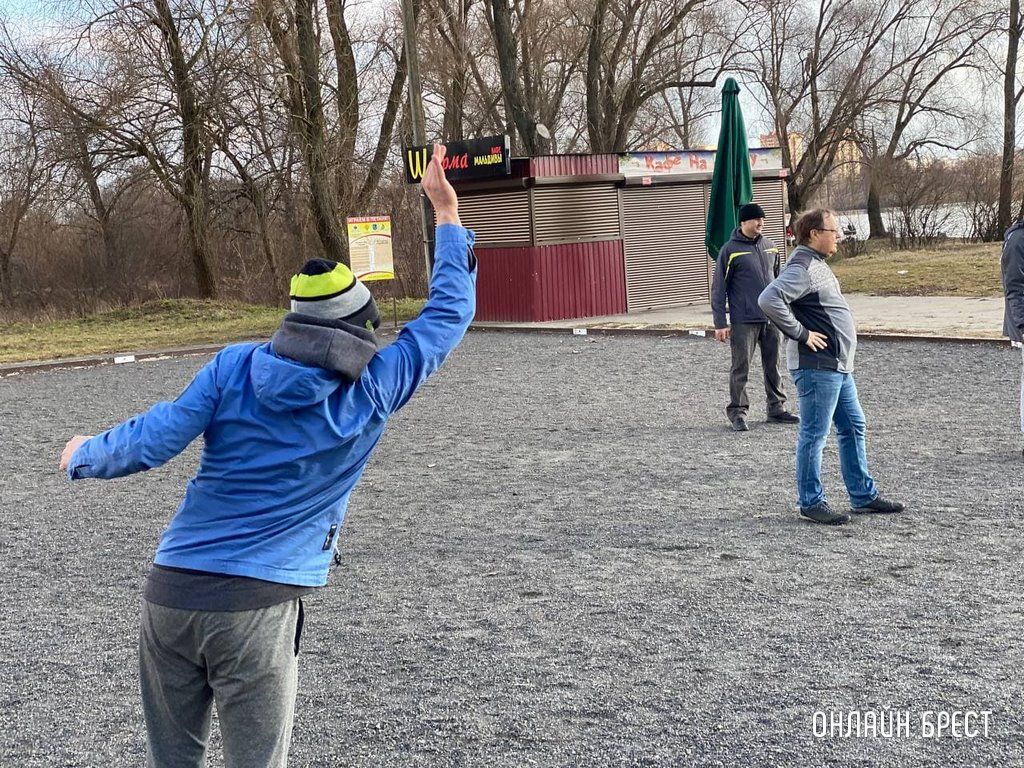 Читатель: Игра в петанк на Набережной Бреста