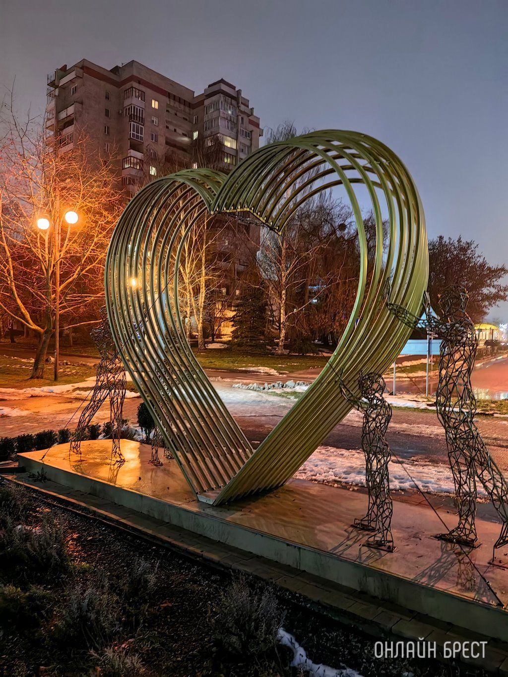 Читатель: На Набережной уже несколько дней не работает подсветка у одной из самых лучших фотозон Бреста