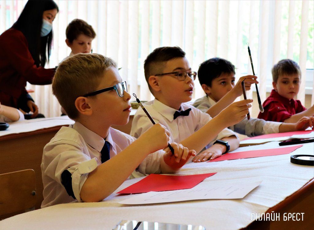 Читатель: Мастер-класс по китайскому письму в Центре изучения китайского языка и культуры средней школы № 28 г. Бреста