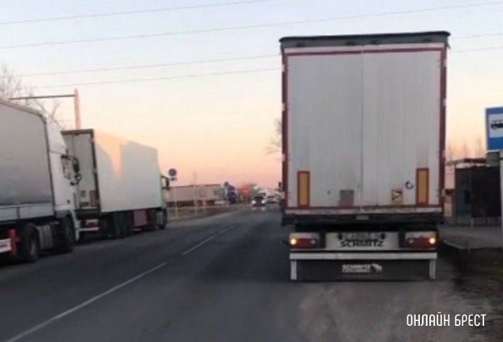 Читатель: Снова очередь из фур. Брестский район, аг. Клейники. Всё бы ничего, если бы...