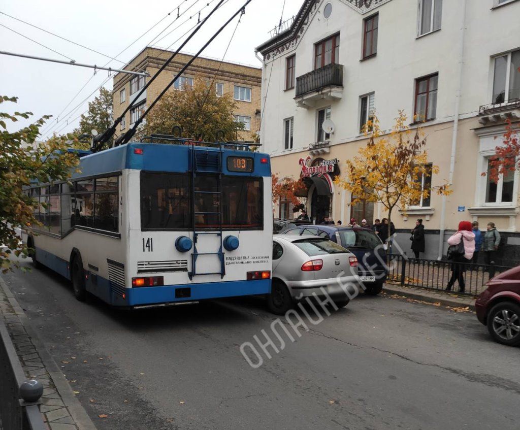 Очевидец: В Бресте на ул. К.Маркса троллейбус попал в ДТП