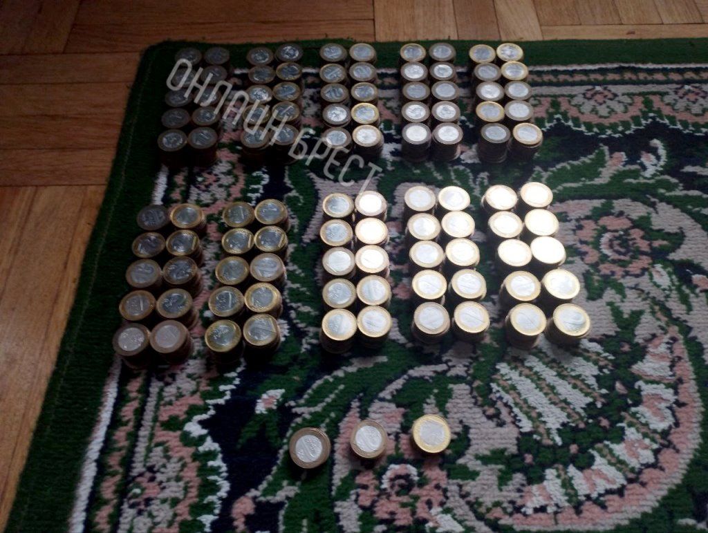 Столько монет за год насобирал наш читатель. Итог - 2030 рублей