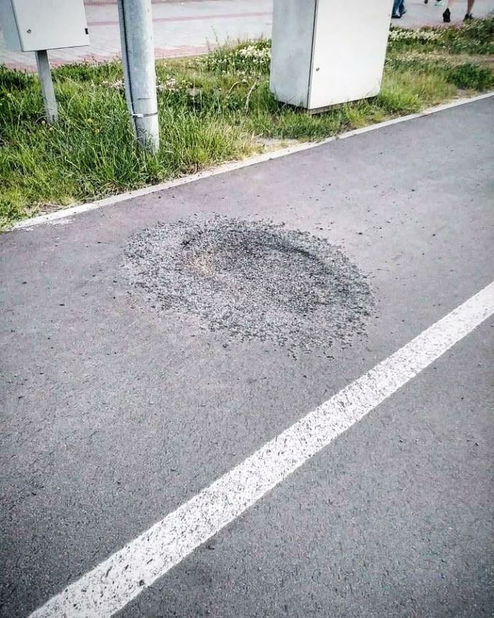 Пока продолжается обустройство набережной ближе к крепости, велодорожка у плавающего фонтана становится все более опасной