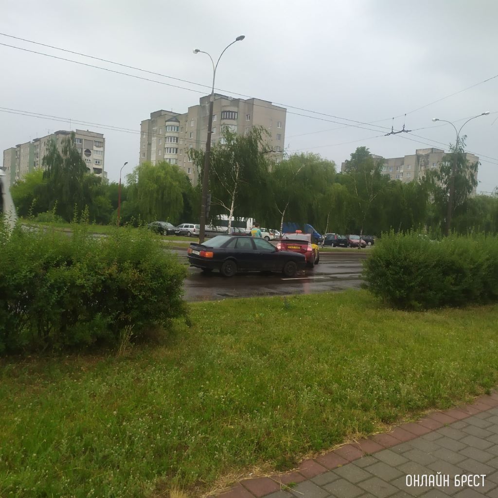 В Бресте на Ковалевке возле Мартина не работают светофоры. Будьте внимательны!