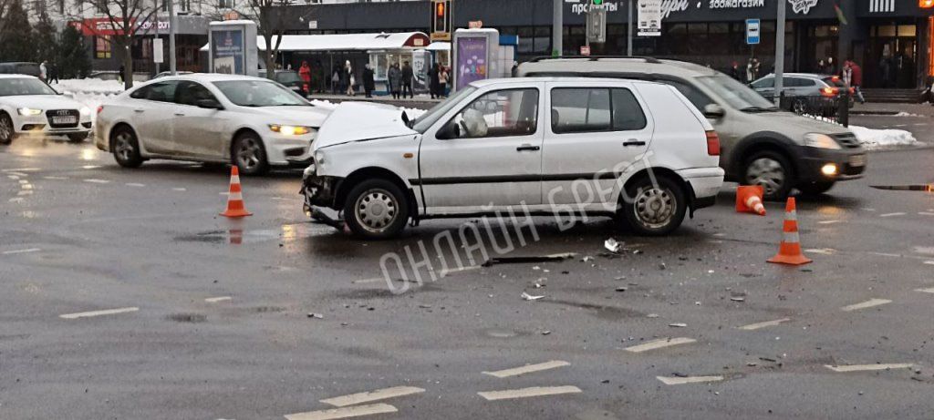 Читатель: ДТП в Бресте, перекресток б-р Космонавтов - Пушкинская