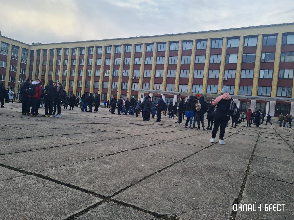 Читатель: Студентов временно сняли с занятий