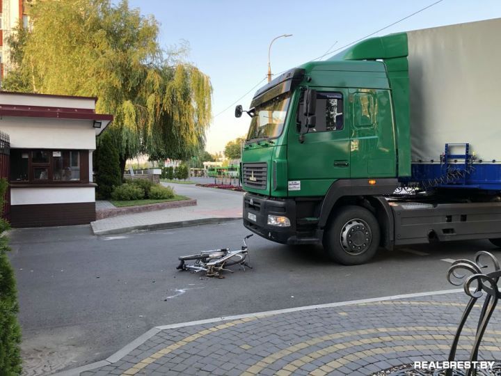 ДТП в Бресте: фура и велосипед