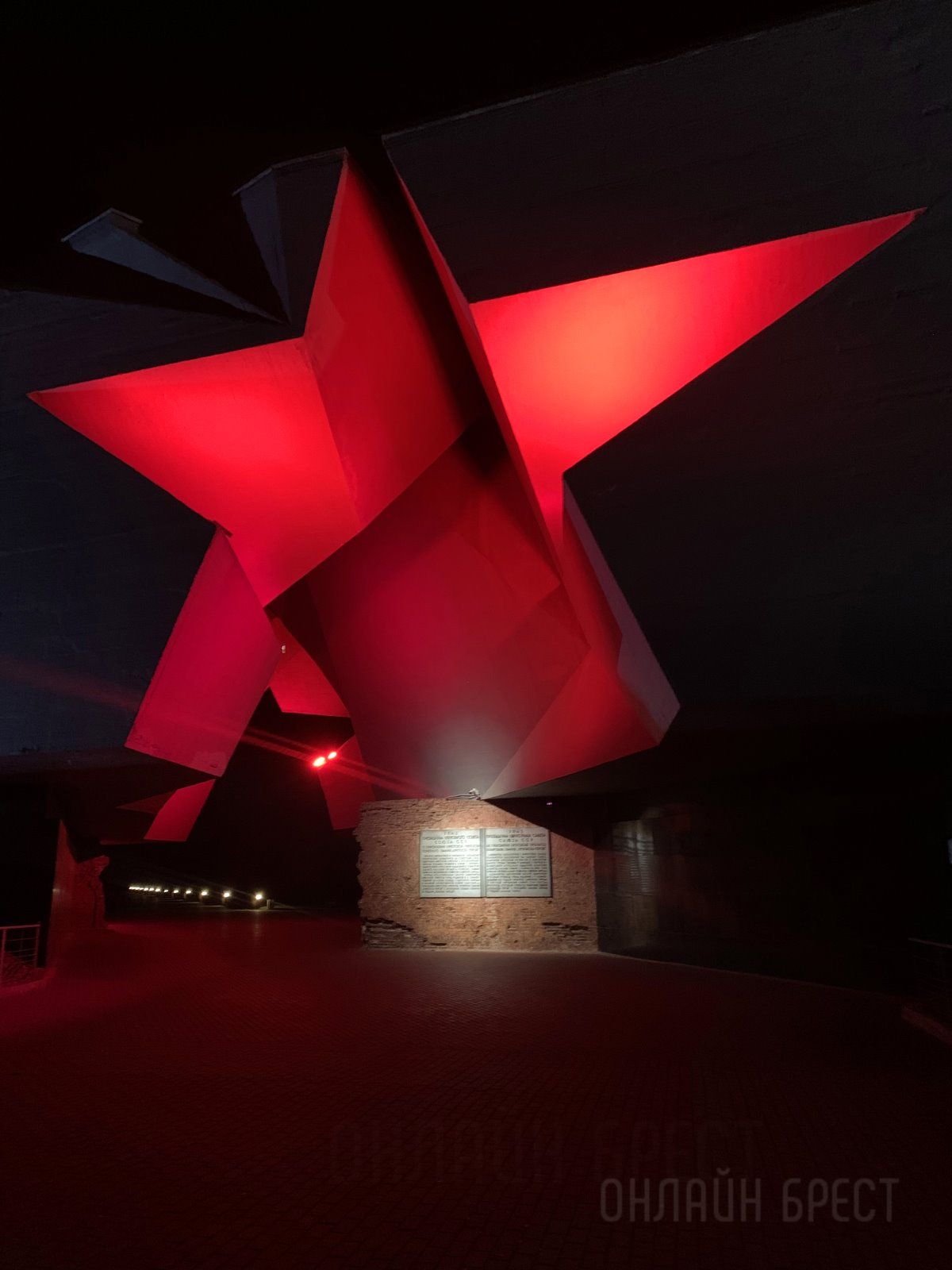 Главный вход в Брестскую крепость. Фото сделаны вчера