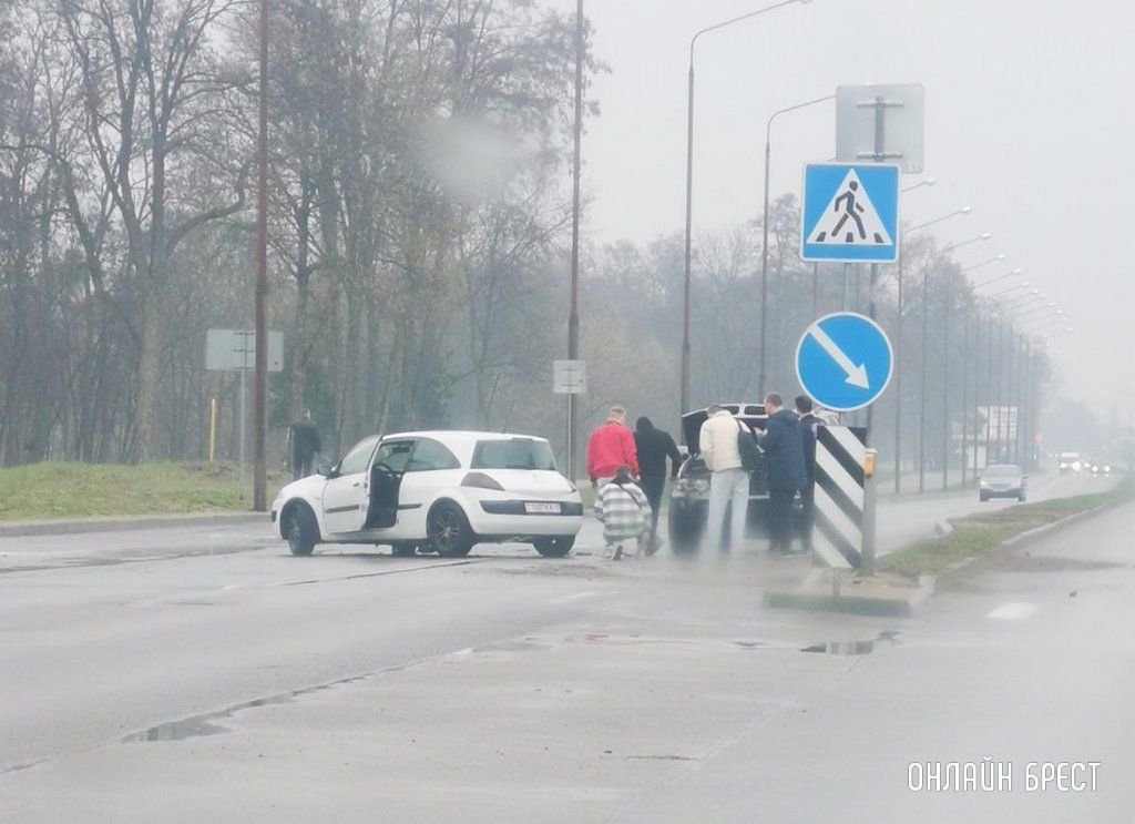 Очевидец: Сильно помяло. В Бресте на Рябцева произошло ДТП