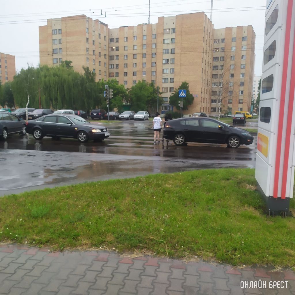 В Бресте на Ковалевке возле Мартина не работают светофоры. Будьте внимательны!