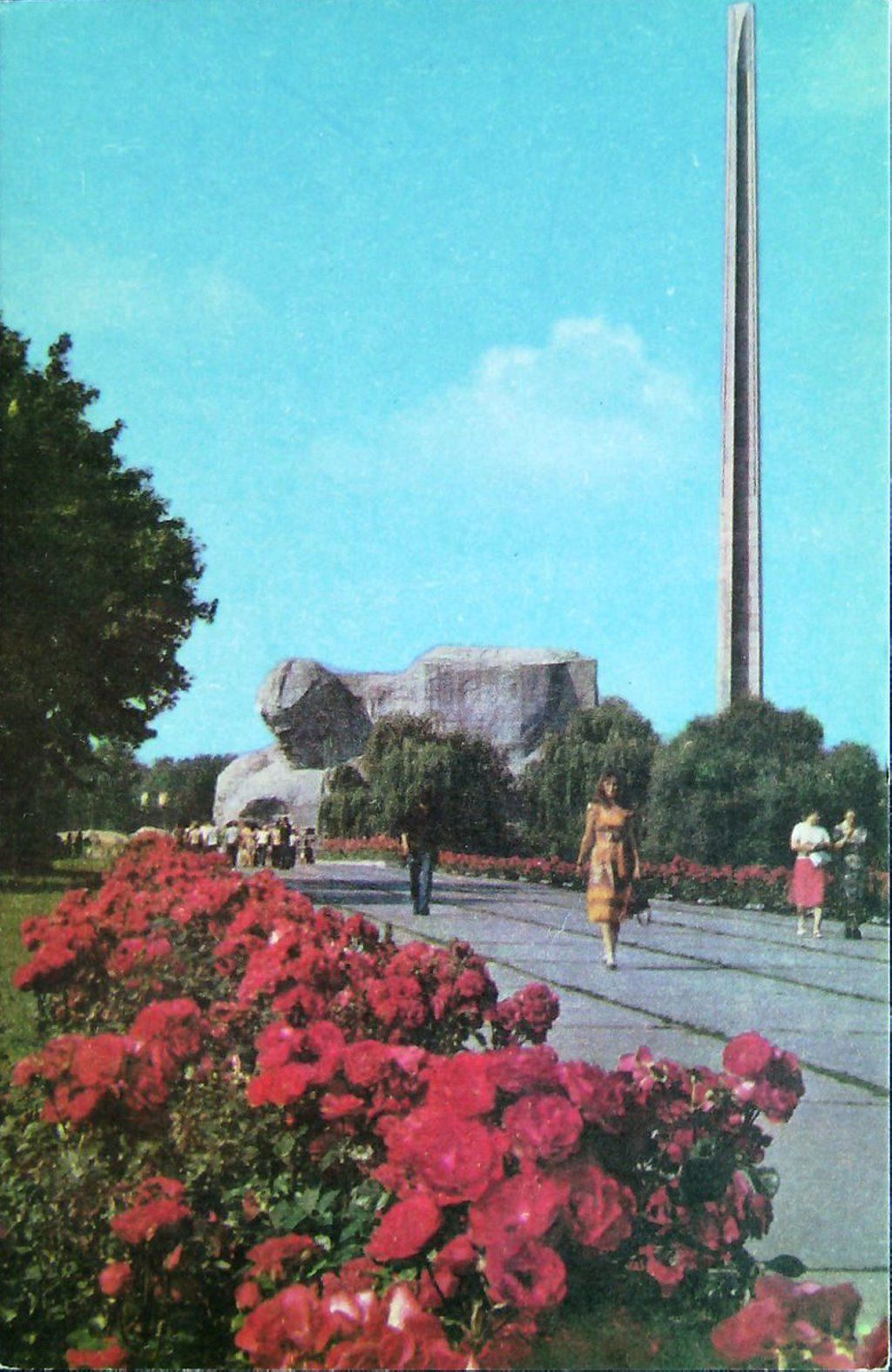 Когда-то Брестская крепость утопала в розах