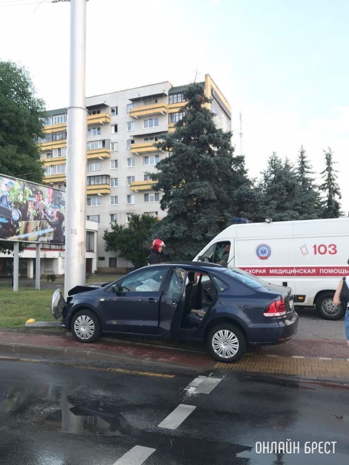 Фото с места ДТП на Востоке в Бресте