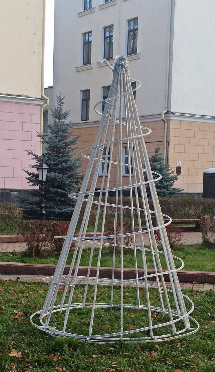 Ещё один элемент новогоднего декора появился на Ленина в Бресте