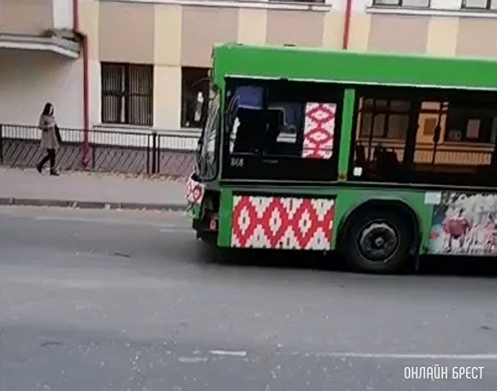 Читатель: Утром в Бресте на Пушкинской произошло ДТП с участием автобуса