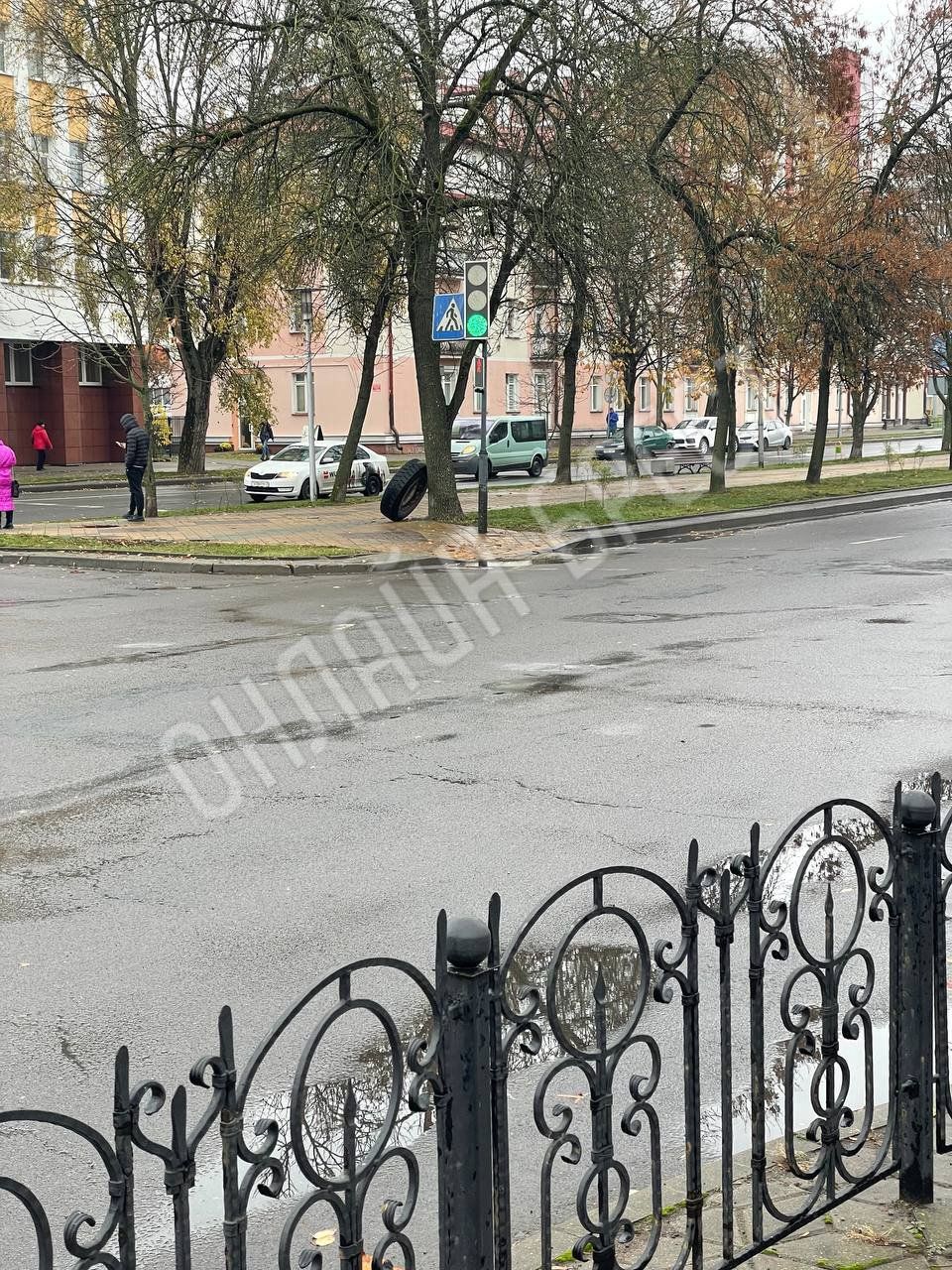 Читатель: В Бресте на бульваре Космонавтов - Гоголя отвалились колеса у грузовика