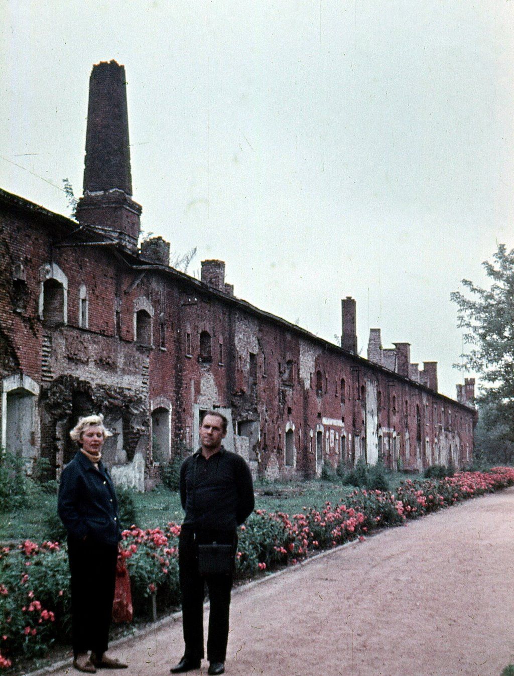 Вид на оборонительную казарму цитадели Брестской крепости, 1975 год