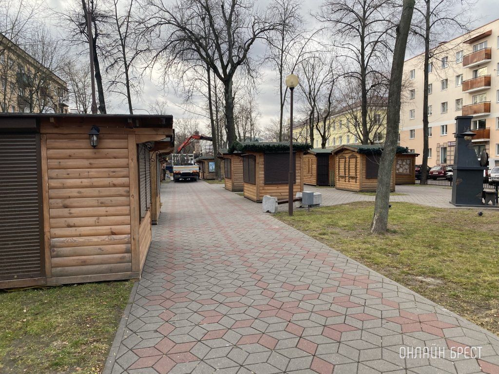 Читатель: В Бресте на Гоголя установили домики