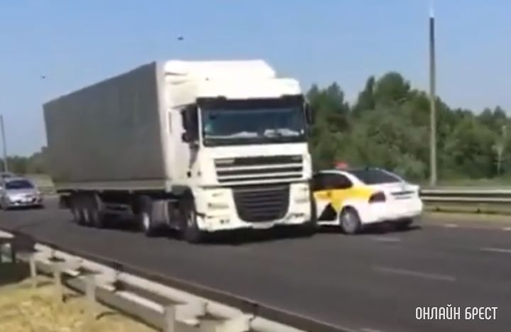 Такси и фура. Сегодняшнее ДТП в Бресте на Варшавском шоссе