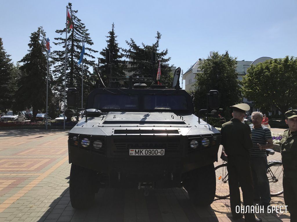 Читатель: Сегодня в Кобрине. Выставка военной техники