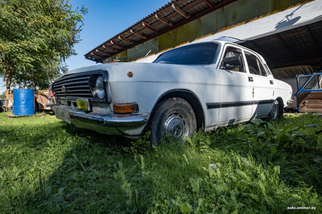 Находки в гараже. Белорус больше 40 лет коллекционирует и реставрирует советские авто