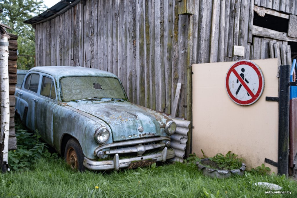 Находки в гараже. Белорус больше 40 лет коллекционирует и реставрирует советские авто