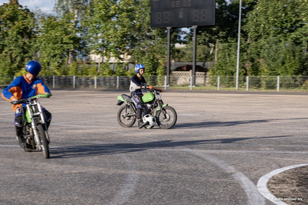 Находки в гараже. Белорус больше 40 лет коллекционирует и реставрирует советские авто