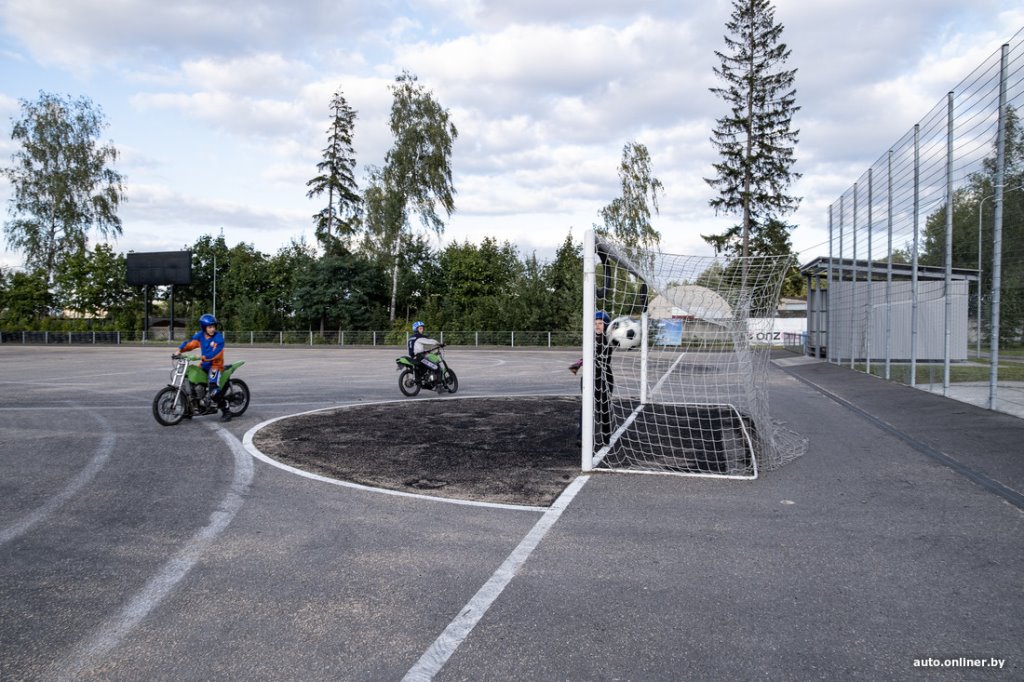 Находки в гараже. Белорус больше 40 лет коллекционирует и реставрирует советские авто