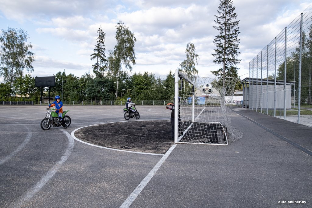 Находки в гараже. Белорус больше 40 лет коллекционирует и реставрирует советские авто