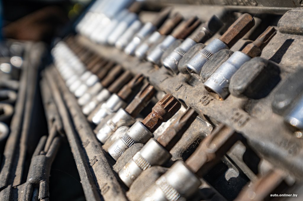 Находки в гараже. Белорус больше 40 лет коллекционирует и реставрирует советские авто