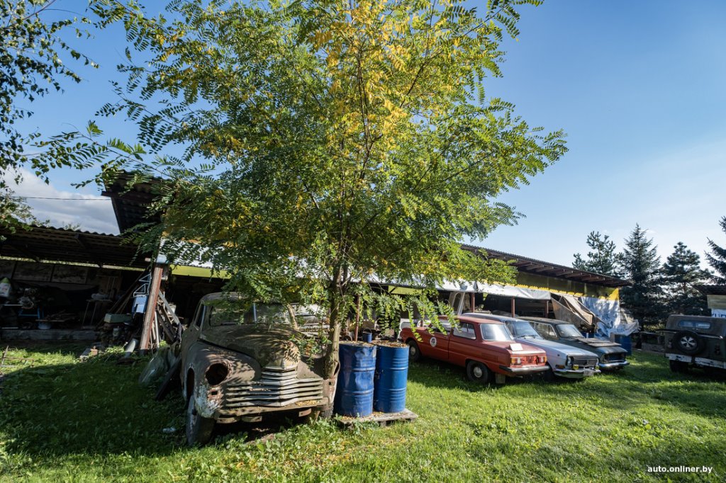 Находки в гараже. Белорус больше 40 лет коллекционирует и реставрирует советские авто