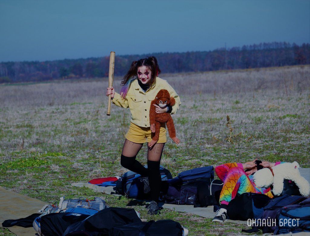 Читатель: Костюмированное шоу от брестских парашютистов