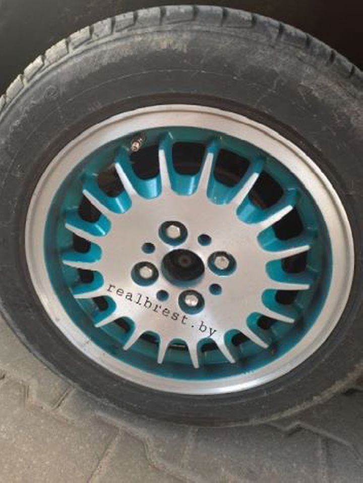 В Бресте стали пропадать с колес автомобилей не только колпачки с ниппелей, но и колпачки с дисков