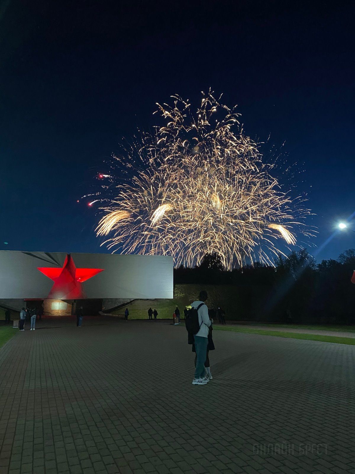 Классное фото получилось! Салют в Бресте 9 Мая