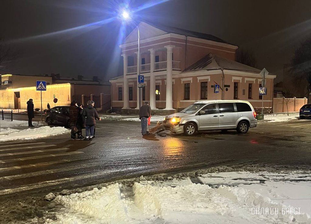 Читатель: Сегодня вечером на перекрестке Мицкевича и Советской в Бресте