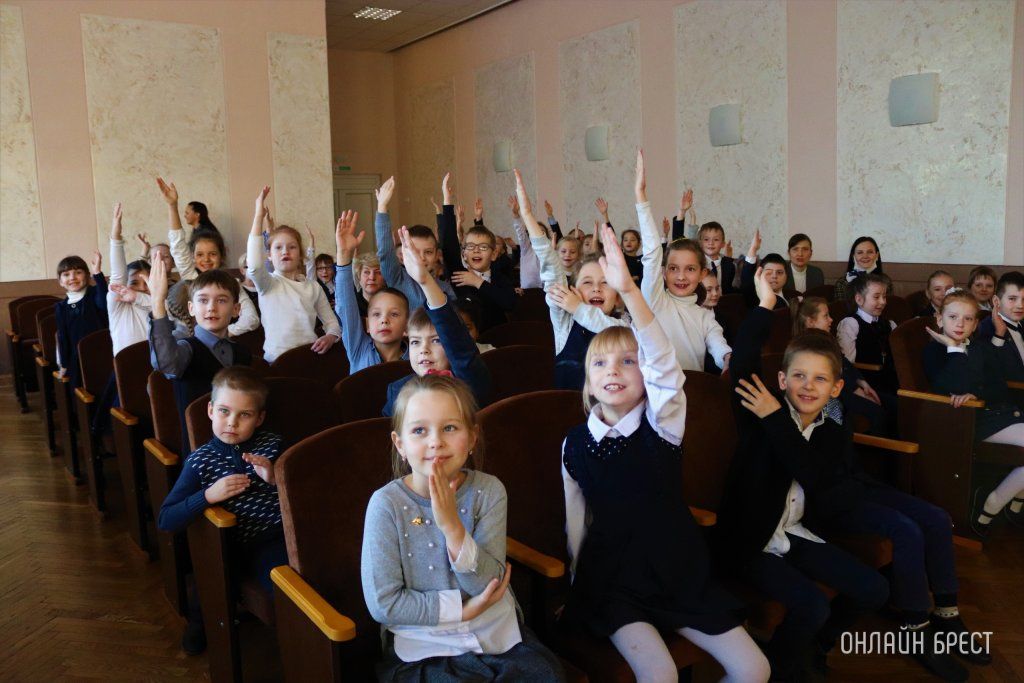 Читатель: Праздник для детей в рамках республиканской акции «Безопасный Новый год» в средней школе № 28 г. Бреста