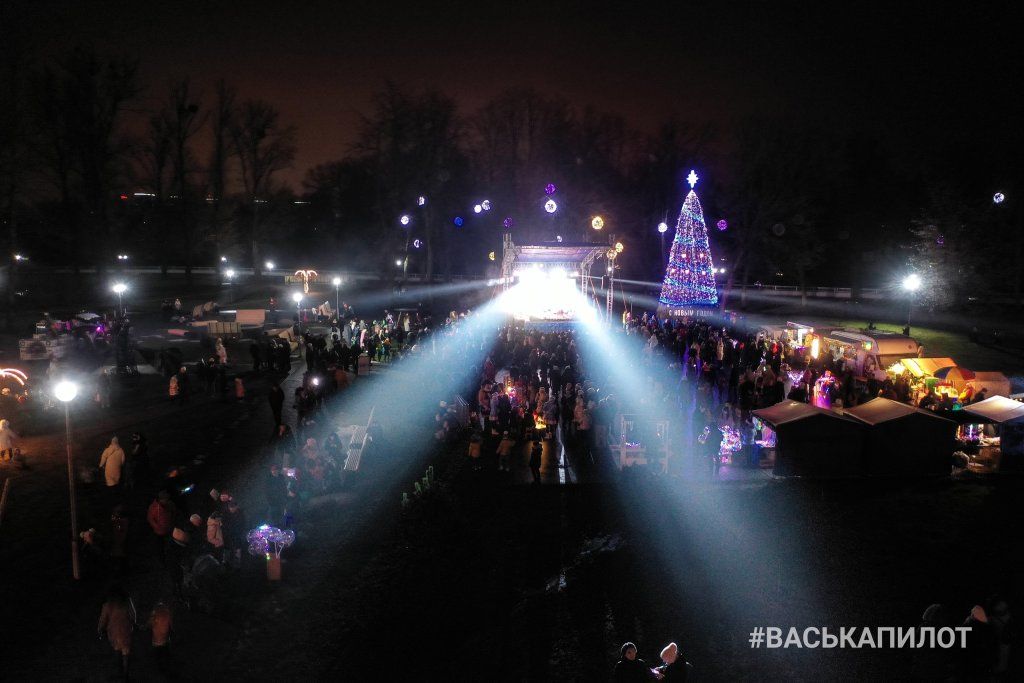 Открытии ёлки! Посмотрите, какой фейерверк был в Бресте на Набережной