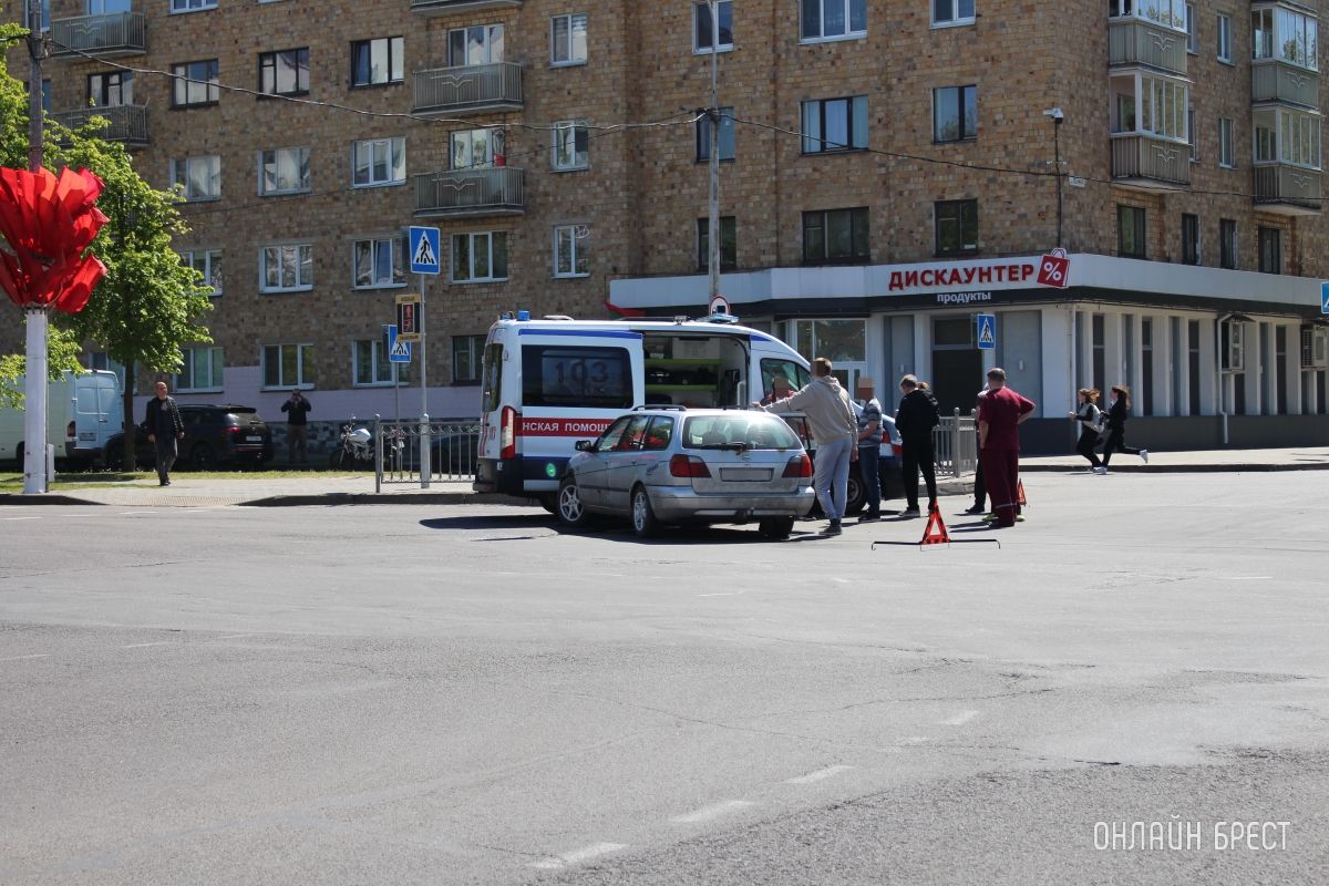 Читатель: В Бресте на Машерова «скорая» попала в ДТП
