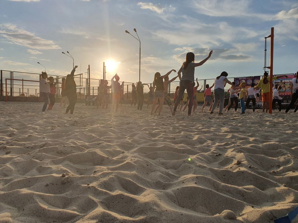 Вчерашние танцы на пляже в Бресте