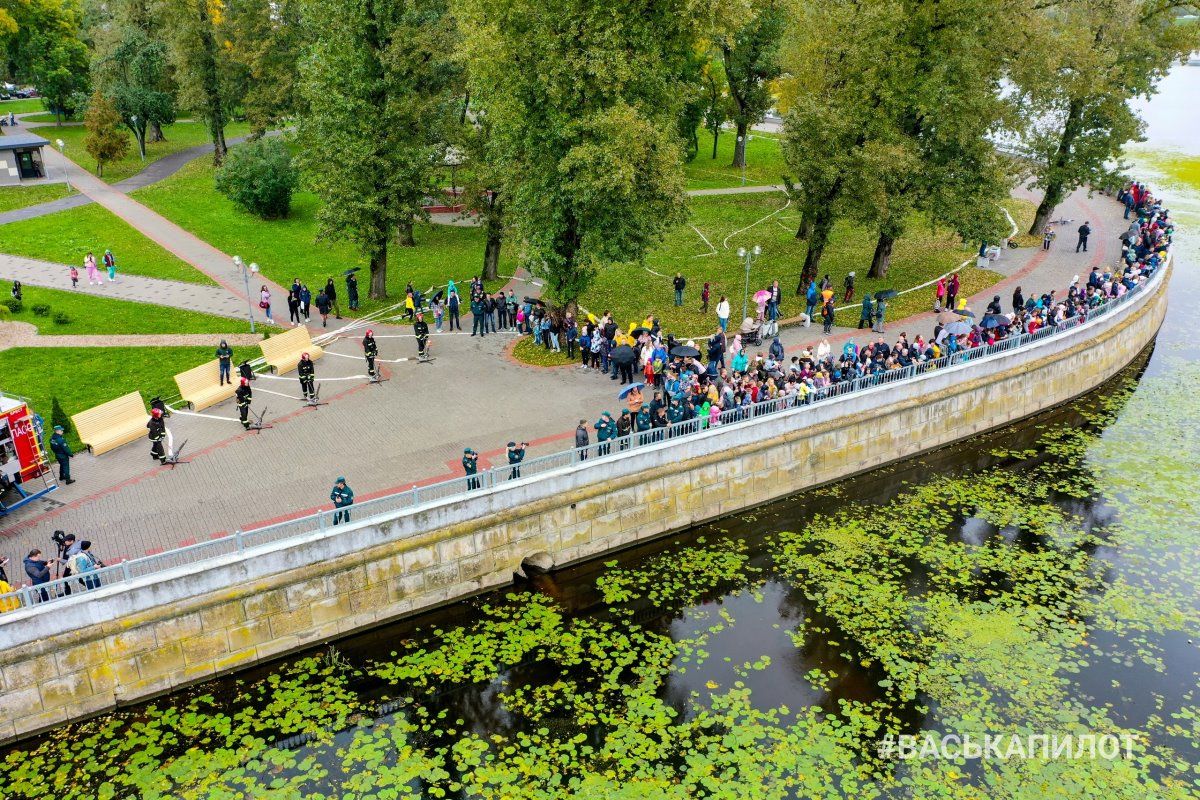 В Бресте спасатели устроили показательные выступления. Посмотрите видео