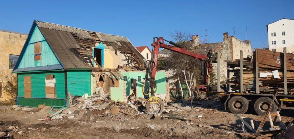 В Бресте на 17 Сентября сносят старые дома