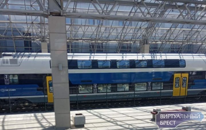 В Брест везут необычные «двухэтажные» вагоны. Как думаете, куда они дальше направляются?