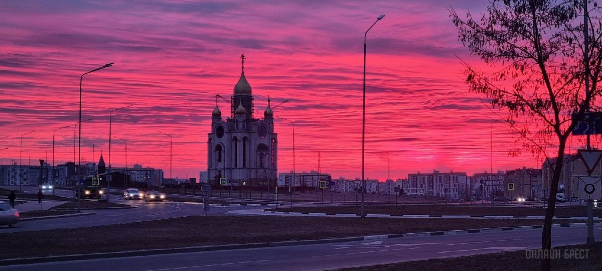 Читатель: Посмотрите, какой сегодня был красивый закат в Бресте