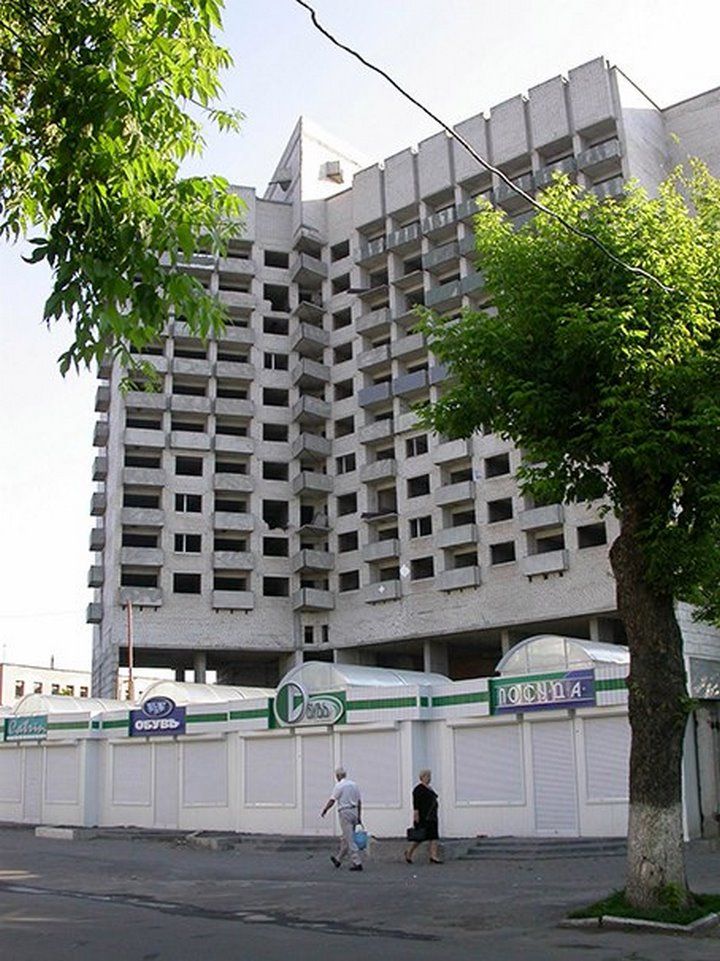 Будущее здание ТЦ «Didas Persia» на ул.Советской в Бресте. 2004 год