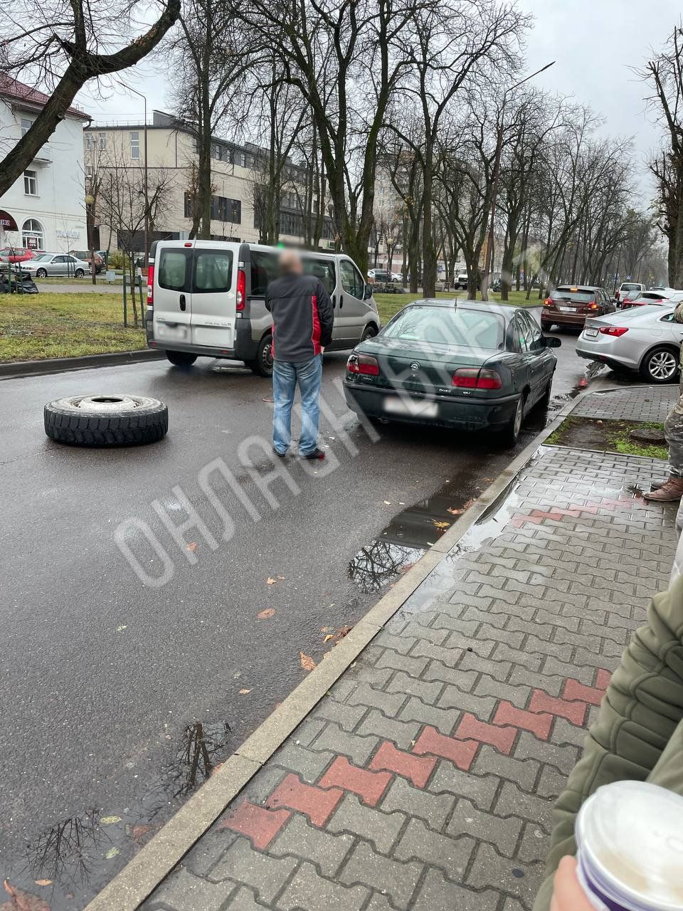 Читатель: В Бресте на бульваре Космонавтов - Гоголя отвалились колеса у грузовика